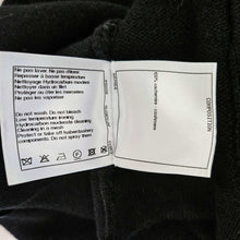 CHANEL BLACK/WHITE 22S RUNWAY CASHMERE 2 IN 1 GOLD CC BUTTON CARDIGAN (38)