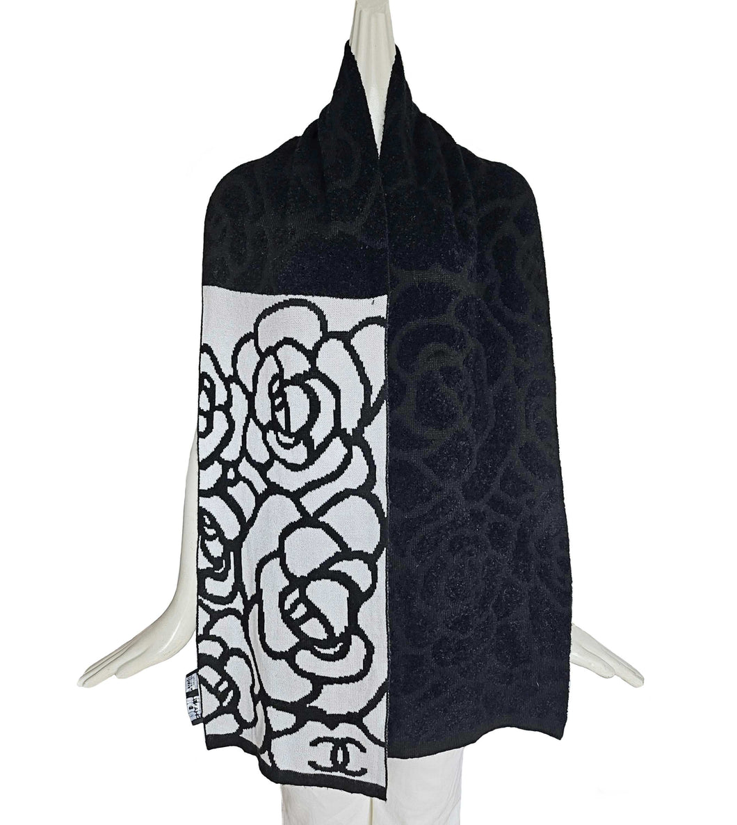 CHANEL BLACK/WHITE CAMELIA JACQUARD CASHMERE SCARF