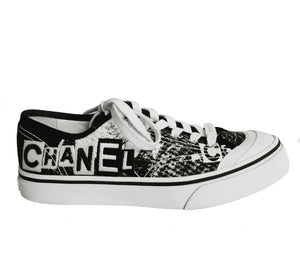 CHANEL BLACK/WHITE LOGO EMBROIDERED SNEAKERS (39)