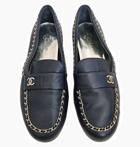 CHANEL NAVY CHAINED CC LEATHER LOAFERS (39C)