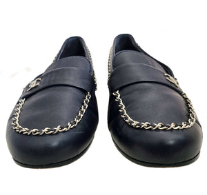 CHANEL NAVY CHAINED CC LEATHER LOAFERS (39C)