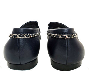 CHANEL NAVY CHAINED CC LEATHER LOAFERS (39C)