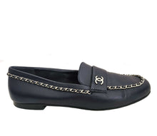 CHANEL NAVY CHAINED CC LEATHER LOAFERS (39C)