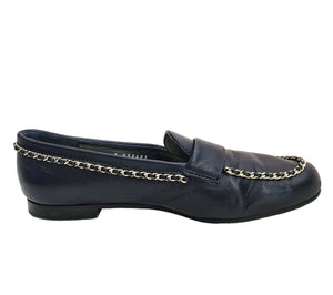 CHANEL NAVY CHAINED CC LEATHER LOAFERS (39C)