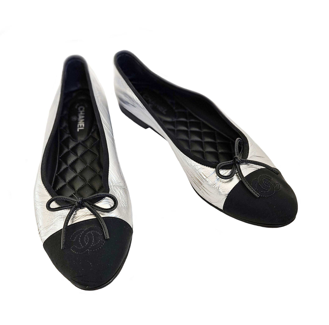 CHANEL SILVER/BLACK CAPTOE INTERLOCKING CC BALLET FLATS SHOES (39)