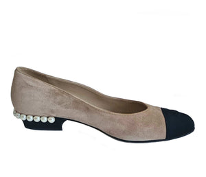 CHANEL BEIGE/BLACK SUEDE CAPTOE FAUX PEARL EMBELLISHED BALLET FLAT SHOES (39C)