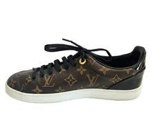 LOUIS VUITTON BROWN MONOGRAM FRONTROW SNEAKERS (38.5)