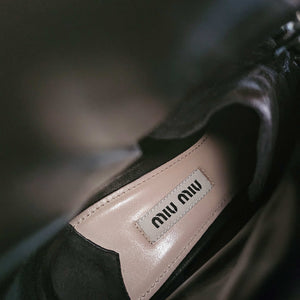 MIU MIU BLACK SUEDE LACEUP ANKLE BOOTS (39)
