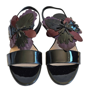 MIU MIU BLACK PATENT LEATHER FLOWER SANDALS (35)