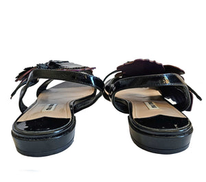 MIU MIU BLACK PATENT LEATHER FLOWER SANDALS (35)