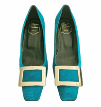 ROGER VIVIER TURQUOSE SUEDE BELLE VIVIER BUCKLE PUMPS (37.5)
