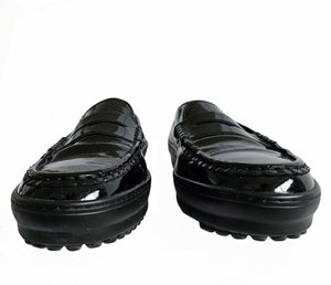 TOD’S BLACK PATENT LEATHER LOAFERS (37)