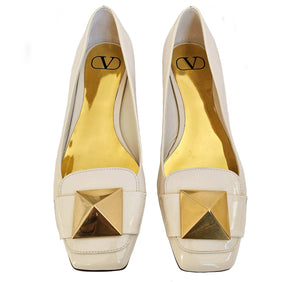 VALENTINO GARAVANI BEIGE ONE STUD PATENT LEATHER FLATS (38)