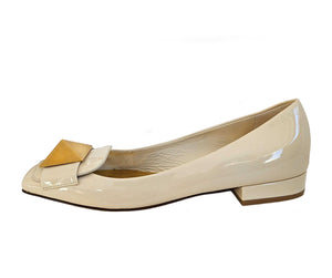 VALENTINO GARAVANI BEIGE ONE STUD PATENT LEATHER FLATS (38)