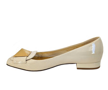 VALENTINO GARAVANI BEIGE ONE STUD PATENT LEATHER FLATS (38)