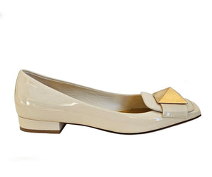 VALENTINO GARAVANI BEIGE ONE STUD PATENT LEATHER FLATS (38)