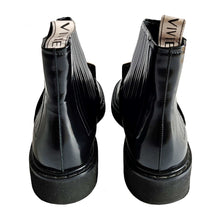 ROGER VIVIER BLACK VIV RANGERS LEATHER BUCKLE CHELSEA BOOTS (38.5)