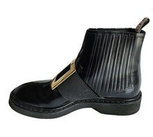 ROGER VIVIER BLACK VIV RANGERS LEATHER BUCKLE CHELSEA BOOTS (38.5)