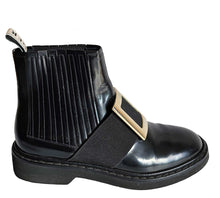 ROGER VIVIER BLACK VIV RANGERS LEATHER BUCKLE CHELSEA BOOTS (38.5)