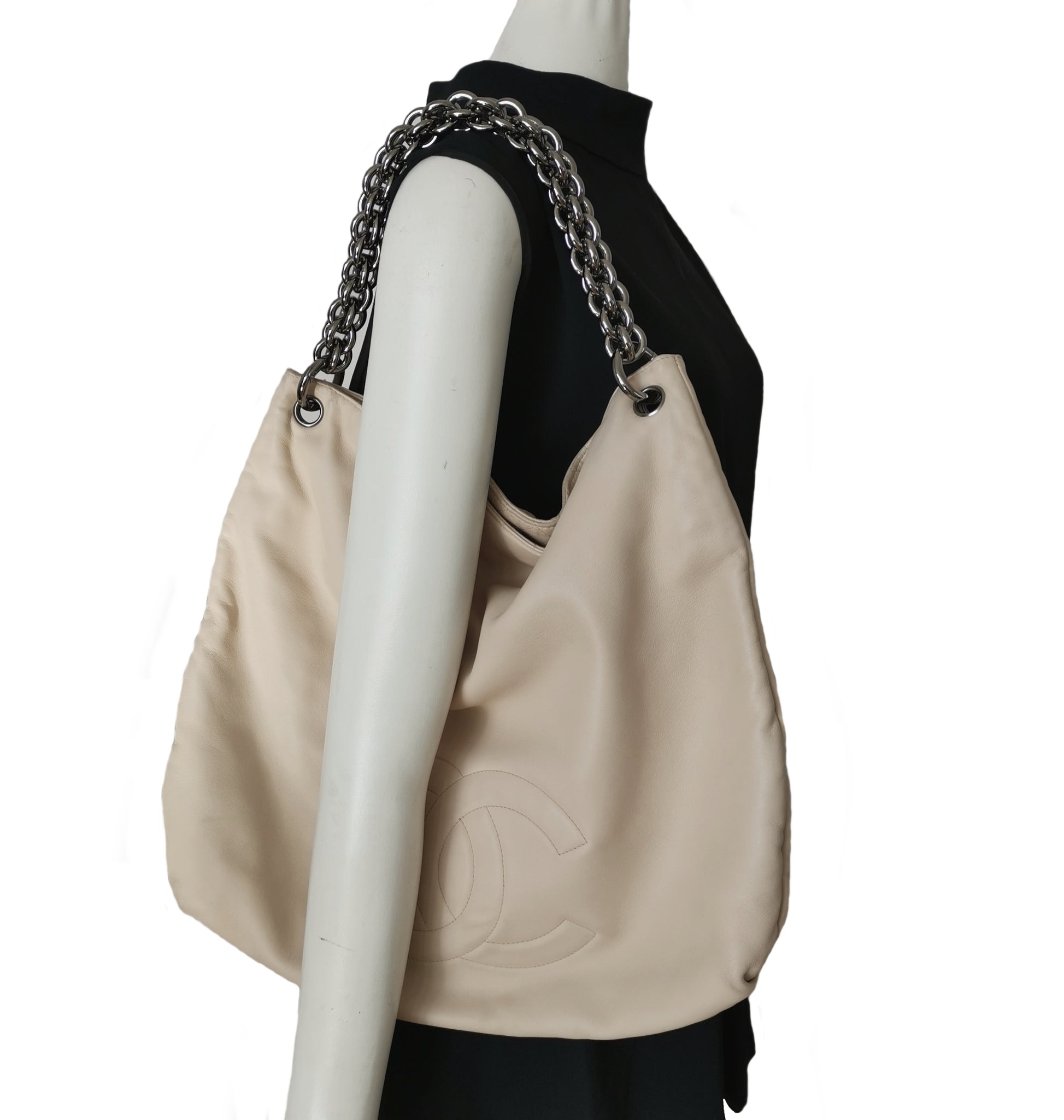 CHANEL BEIGE LAMBSKIN LEATHER AND CHAIN LARGE HOBO BAG – ReFrock