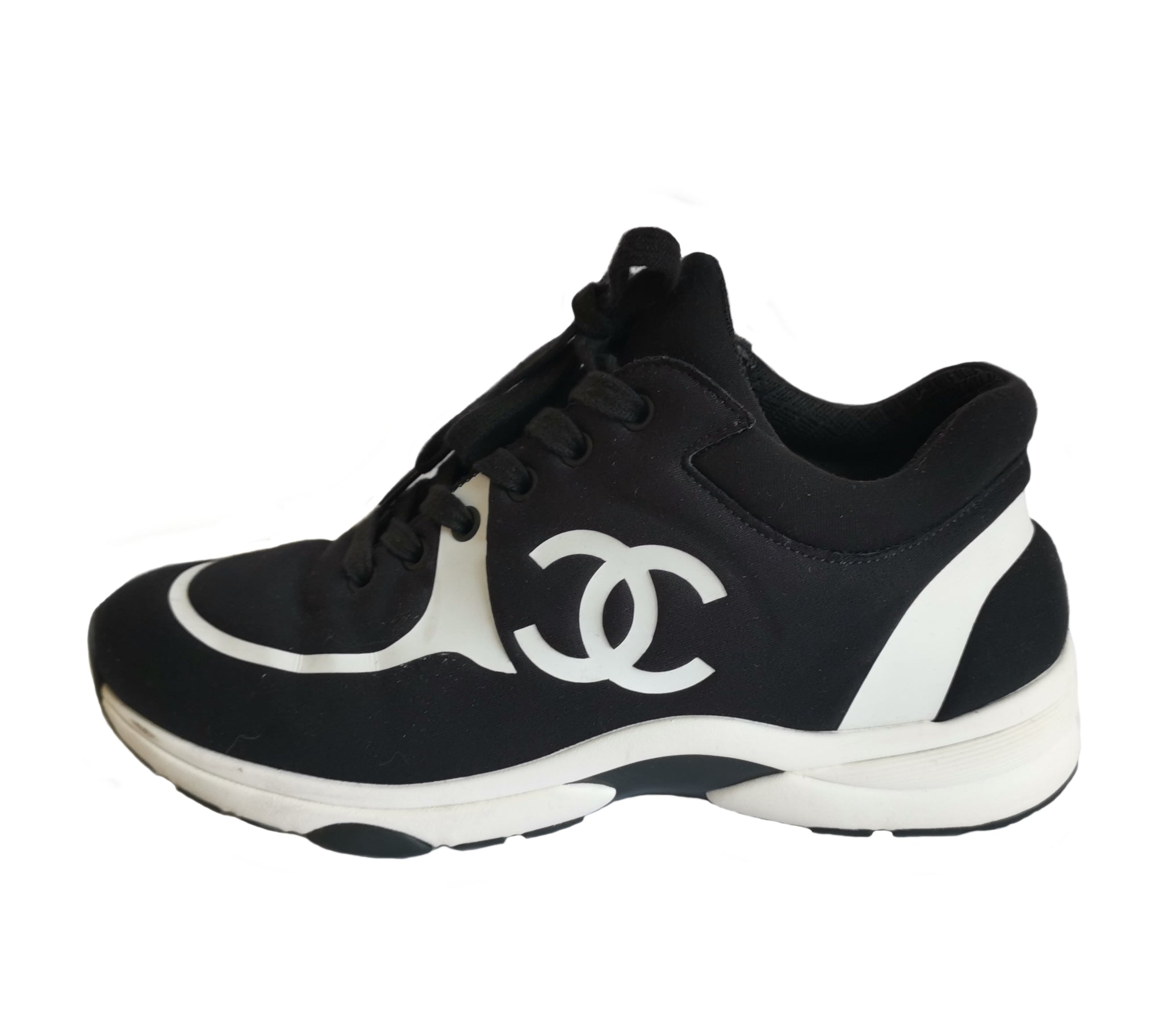 Authentic CHANEL CC logo Black & White Calfskin Sneakers Trainers Shoes Sz  38