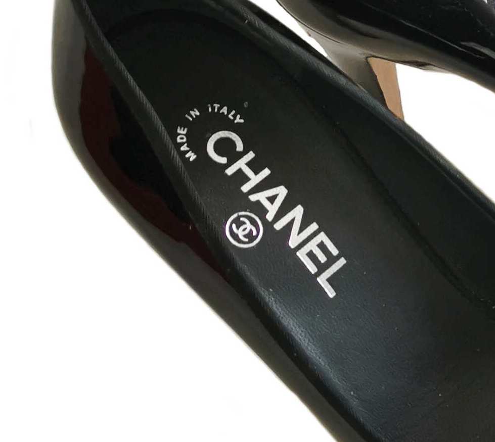 CHANEL BLACK PATENT LEATHER PUMPS (39) – ReFrock