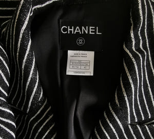 CHANEL BLACK/WHITE 01C STRIPED CAMELLIA COAT (42 Fr)
